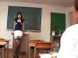 Japonska nauczycielka sama z uczniem