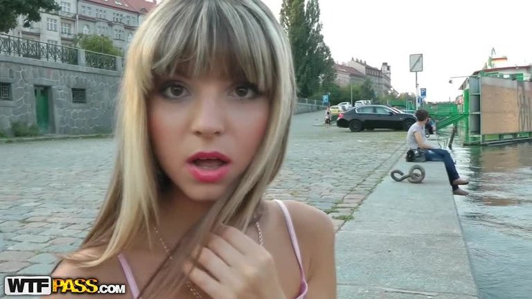 Sex w publicznym miejscu z rosyjska blondynka