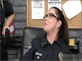 Zbiorowy seks z policjantkami