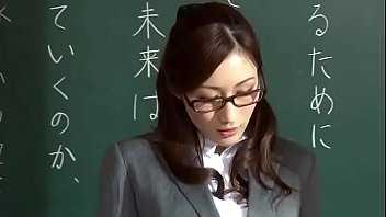 Japońska nauczycielka z pięknymi piersiami